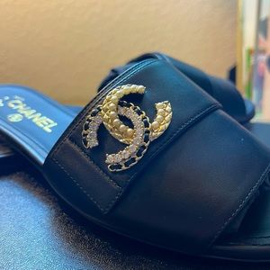 BRAN NEW!!! 💯 % authentic I have the receipt. Just BEAUTIFUL!!!! Hard to find.